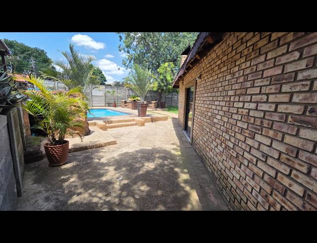 3 BEDROOM FREEHOLD FOR SALE IN PROTEA PARK